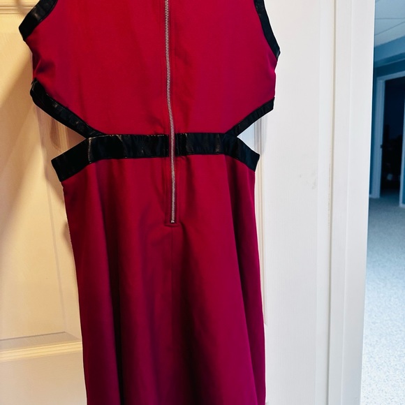 Simons dress with leather like edging - Picture 5 of 11
